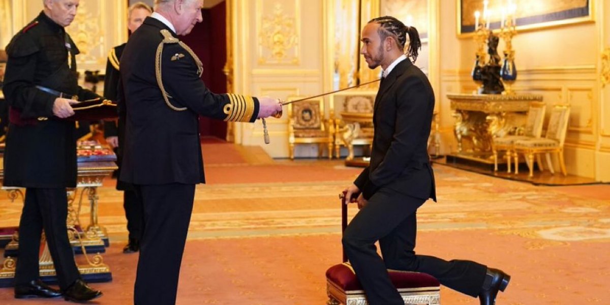 Hamilton recebe título de Cavaleiro da Ordem do Império Britânico