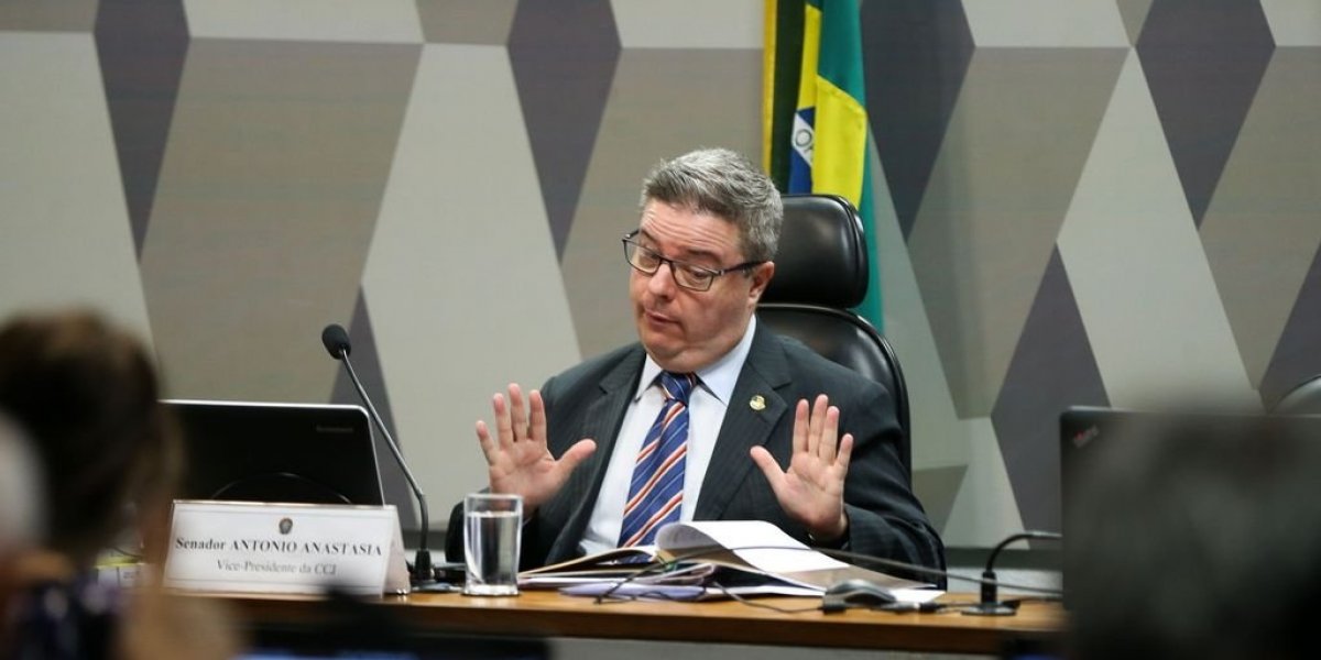 Anastasia tem indicação para vaga no TCU aprovada na Câmara