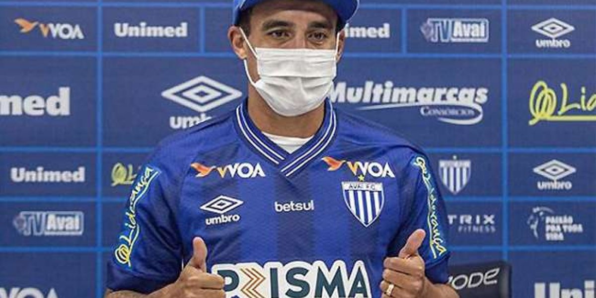 Leão busca contratação de meia ex-Corinthians
