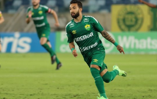 Clayson afirma que investigação afasta participação em agressão