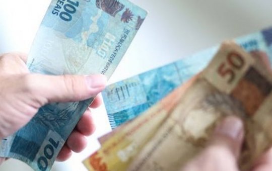 Relator sobe para R$ 1.210 previsão para o salário mínimo no próximo ano