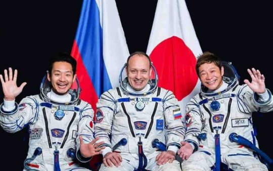 Bilionário japonês retorna à Terra após 'rolê' em Estação Espacial russa