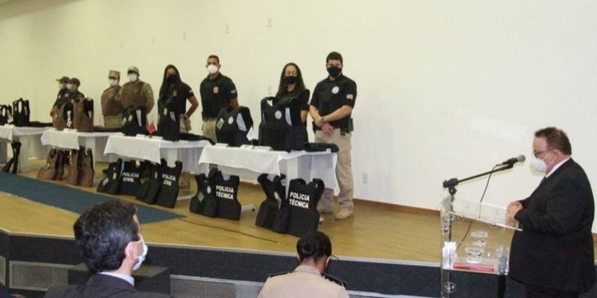 Polícias e Bombeiros da Bahia recebem 5,5 mil coletes balísticos da SSP