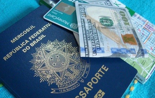 Gasto de brasileiros no exterior tem alta de 88% em novembro, diz Banco Central