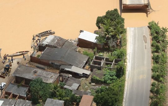 Sobe para 16 número de mortos após temporal na Bahia