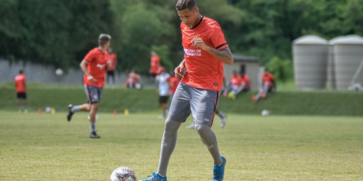 Vitória recebe proposta e deve vender atacante Samuel a clube japonês