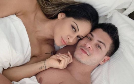 Após 16 traições, Maíra Cardi e Arthur Aguiar voltam a morar juntos