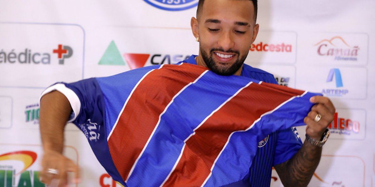 Envolvido em polêmica, meia-atacante Clayson interessa ao Santos