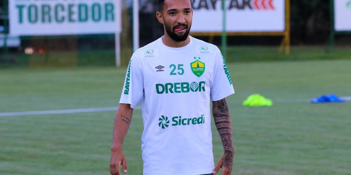 Após ser especulado no Santos, presidente nega acerto com Clayson