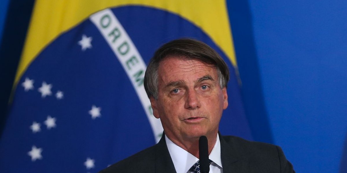 Jair Bolsonaro concede indulto de Natal a presidiários