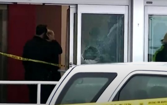 Policiais matam menina de 14 anos em provador de loja nos EUA