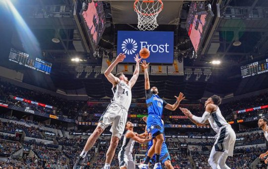 NBA estuda implementar torneio com mata-mata durante a temporada regular