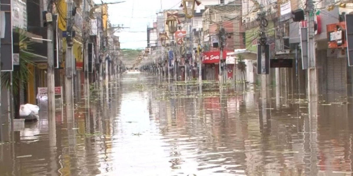 Sobe para 20 número de mortos por causa da chuva na Bahia