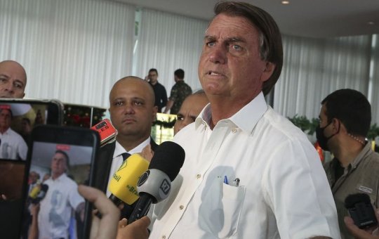 Bolsonaro ignora tragédia na Bahia e vai para Santa Catarina 'de férias'