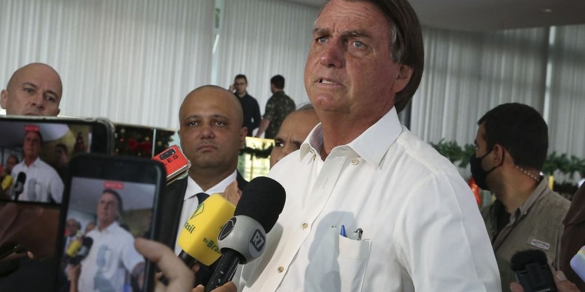 Bolsonaro ignora tragédia na Bahia e vai para Santa Catarina 'de férias'