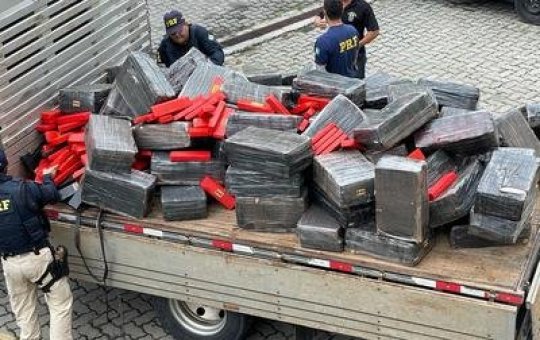 PRF investiga origem das 2 toneladas de maconha apreendidas em Feira de Santana