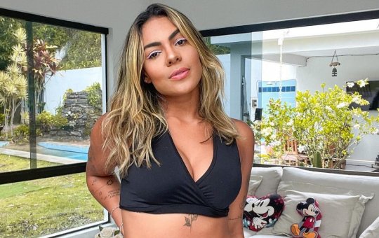 Tays Reis se chateia após internautas pedirem posicionamento sobre chuvas