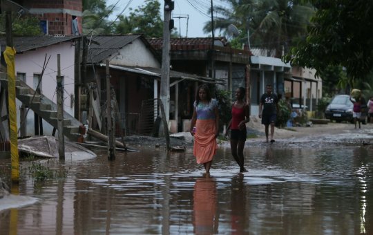 Rui visita cidades atingidas pelas chuvas e coordena ações de apoio às vitimas