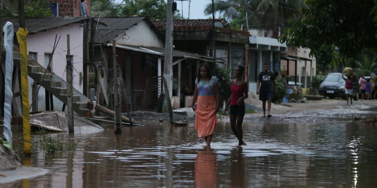 Rui visita cidades atingidas pelas chuvas e coordena ações de apoio às vitimas