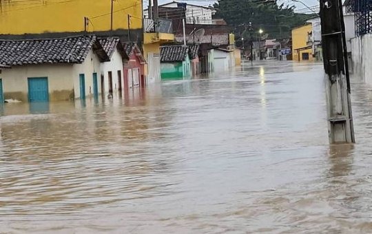 Sobe para 24 número de mortos por conta das fortes chuvas na Bahia