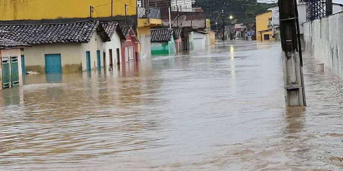 Sobe para 24 número de mortos por conta das fortes chuvas na Bahia