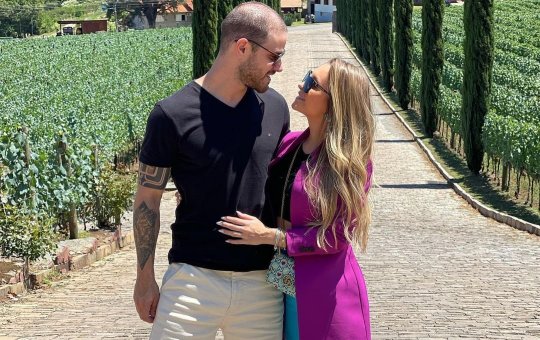 Carla Diaz assume romance com policial do Rio de Janeiro