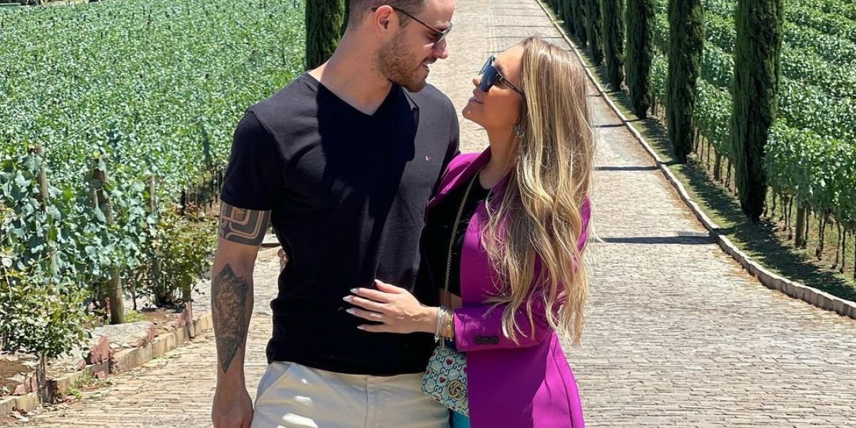 Carla Diaz assume romance com policial do Rio de Janeiro