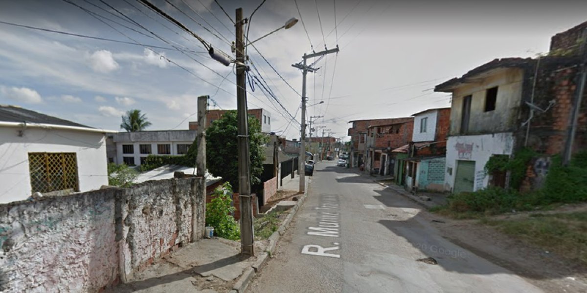 Mulher é morta com tiro na cabeça em frente a familiares