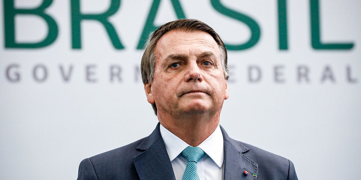 Bolsonaro é levado às pressas a hospital em SP