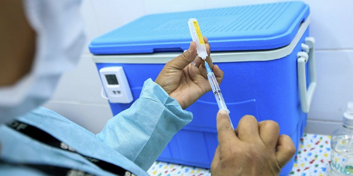 Primeiro lote de vacinas Covid-19 do ano de 2022 chega ao Brasil