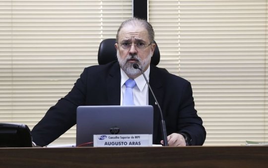 Governador da Bahia concede medalha do mérito policial a Augusto Aras