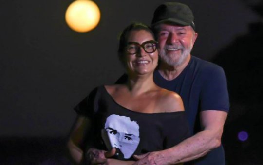 Foto de Lula e Janja foi a imagem política mais comentada de 2021