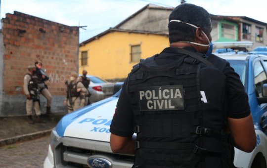 Após morte de fisioterapeuta, polícia faz operação contra suspeitos de tráfico