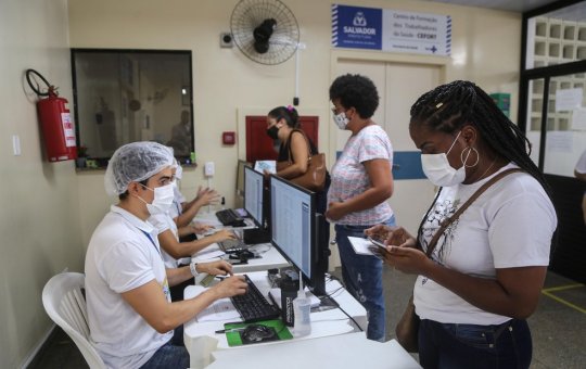 Beneficiários do Auxílio Brasil devem manter acompanhamento nos postos de saúde