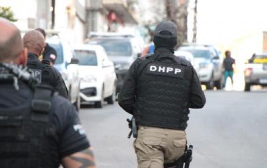 Em ação conjunta, polícia prende suspeito de triplo homicídio em Salvador