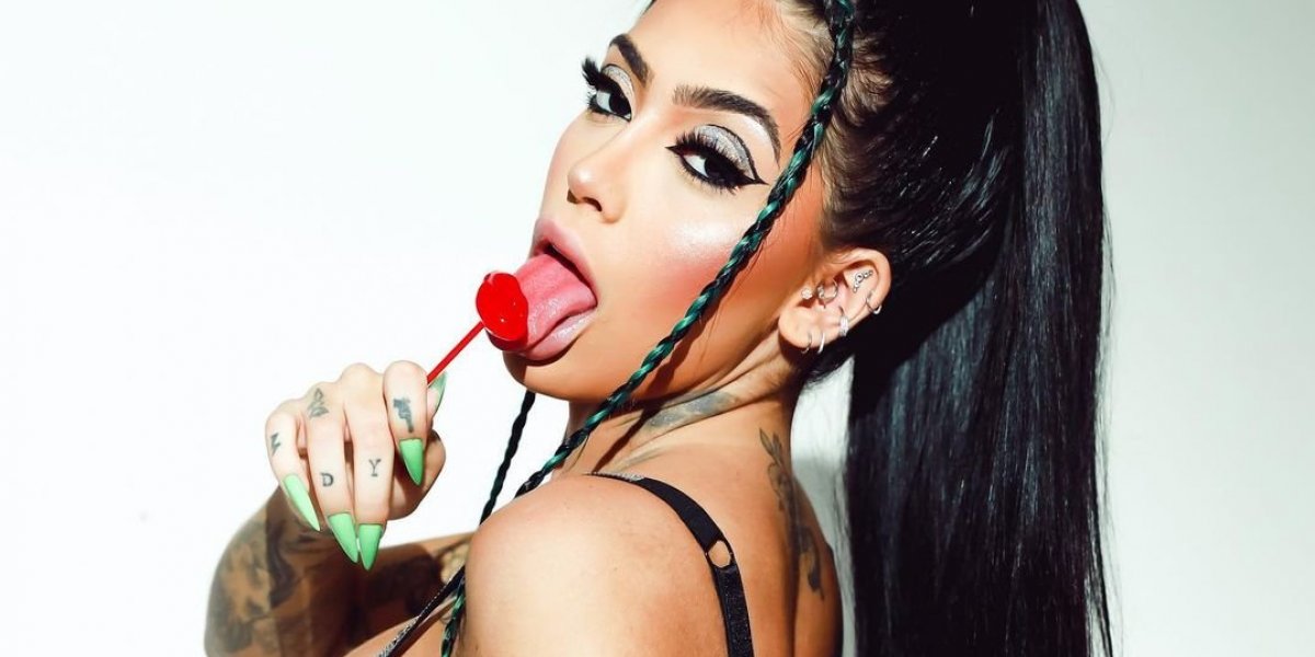 Apresentador vaza vídeo íntimo da MC Mirella e diz: "Veja com moderação"