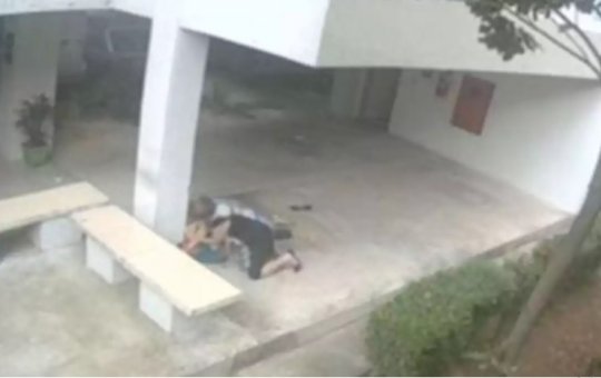 Idosa tenta assassinar outra com faca por desavença em reunião de condomínio