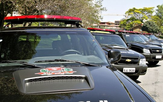 Polícia de SP cumpre mandados contra supostos desvios na área da saúde