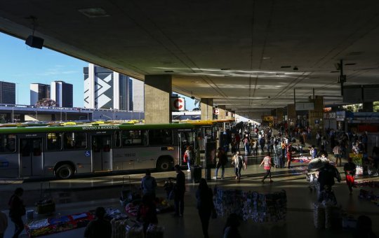 Bolsonaro sanciona lei que altera regras para ônibus interestaduais