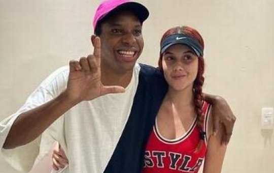 Ex-BBB está namorando cantora de rap após tentar reatar com ex-noiva