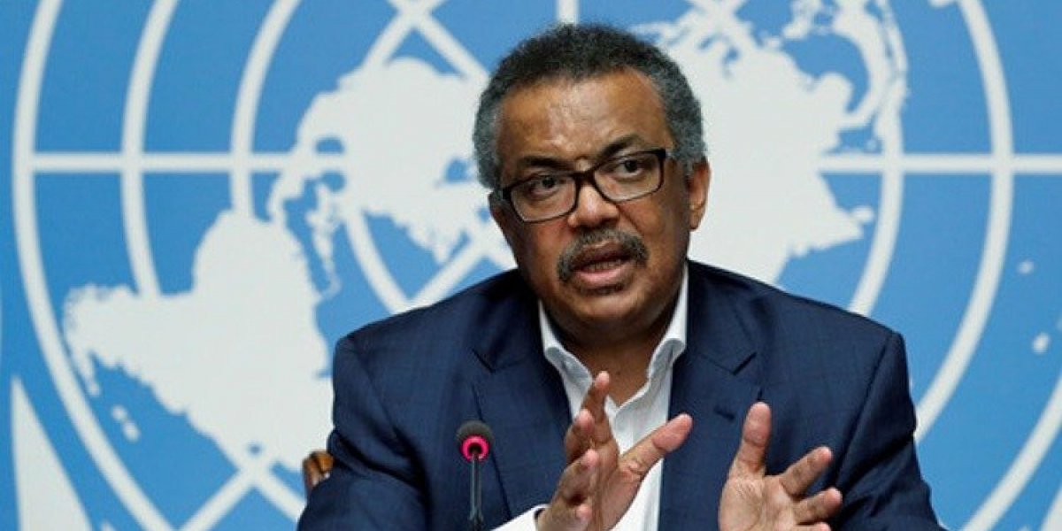 Chefe da OMS diz que Ômicron pode ser menos grave, mas não é leve