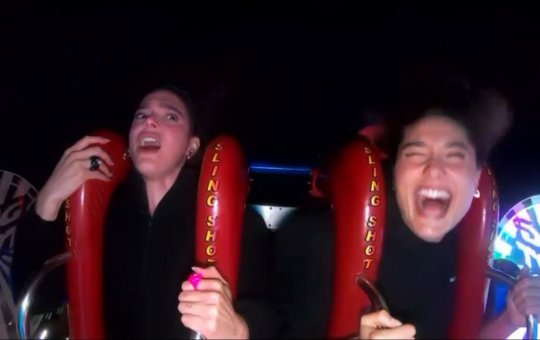 Vídeo de Bruna Marquezine e Sasha Meneghel em parque de diversões viraliza