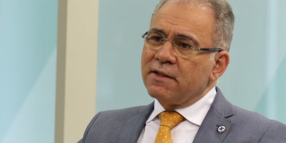 Covid-19: Ministro estuda reduzir isolamento de assintomáticos para cinco dias