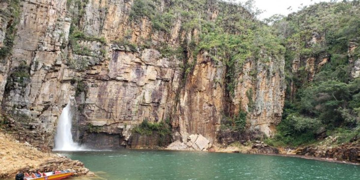 Aumenta para 10 o número de mortos em desabamento de rocha em Capitólio