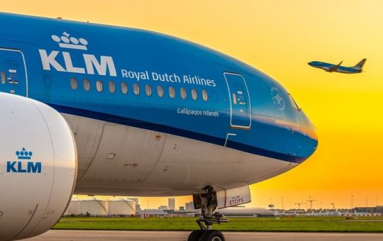 Avião faz pouso de emergência após passageira morrer durante o voo