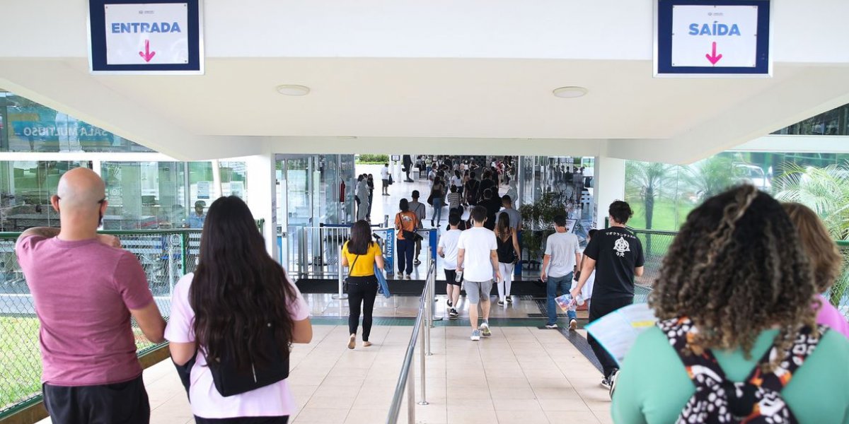 Enem: contribuição de mulheres nas ciências da saúde é tema de redação