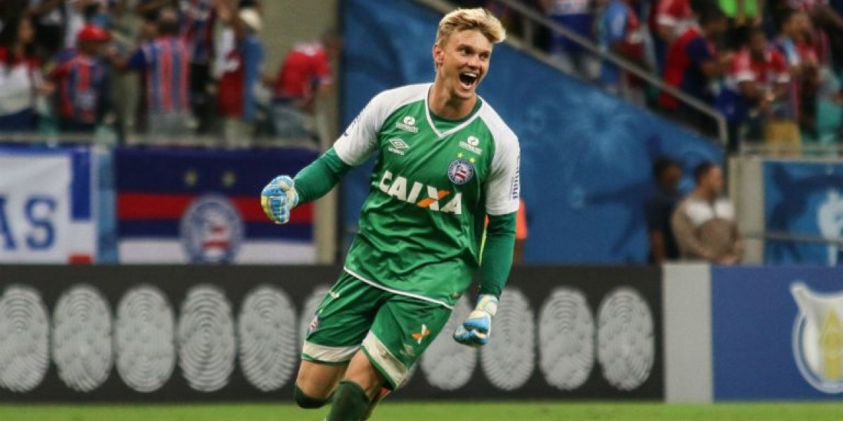 Bahia anuncia rescisão contratual com goleiro Douglas