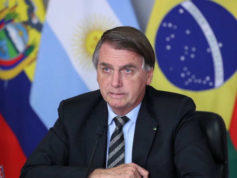 Bolsonaro tira autonomia de Guedes e dá mais poder à Casa Civil 