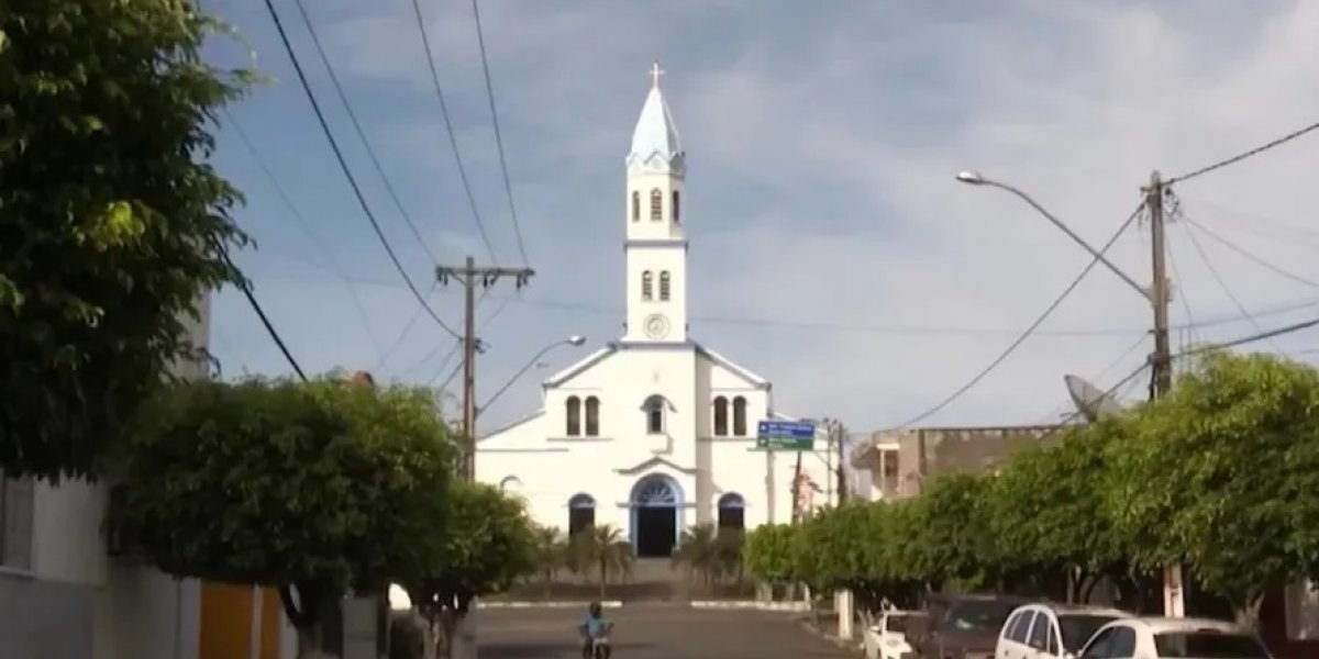 Macabro: cabeça decapitada é colocada em exposição em trevo da BA-262