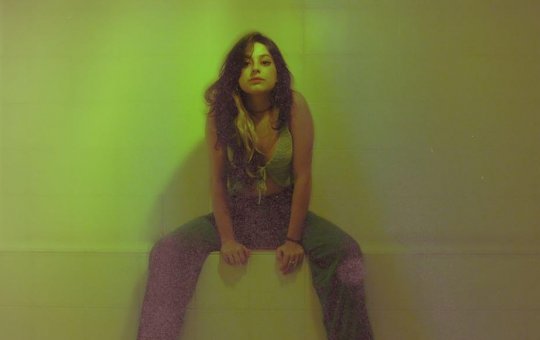  Bedroom baiano: cantora Vic lança novo EP com fusão de pop, rock e indie